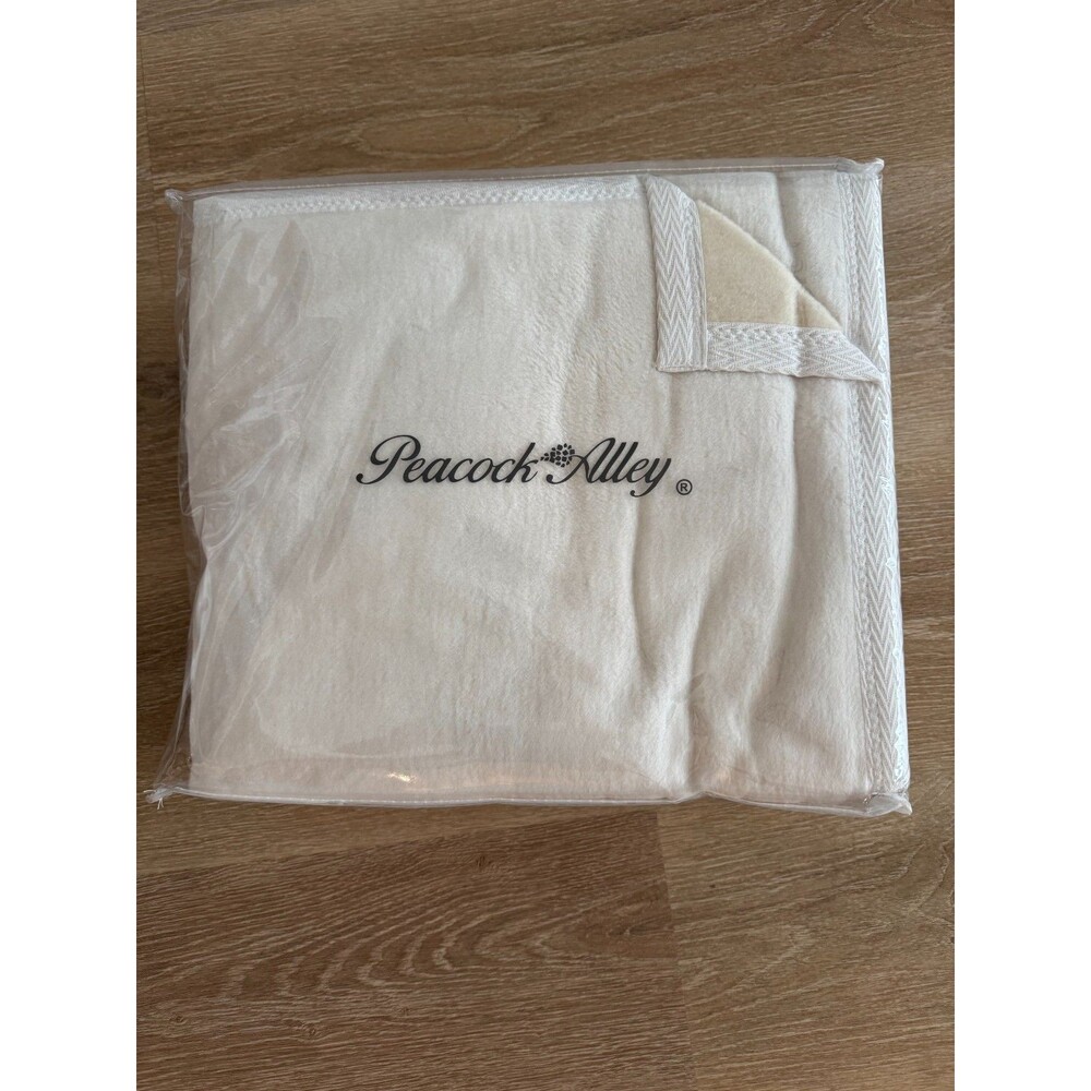 Peacock Alley Favorite All Seasons Cotton Reversible Blanket Queen/White